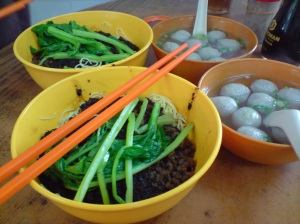 Beef ball and noodle that mix with some vegetable and minced beef